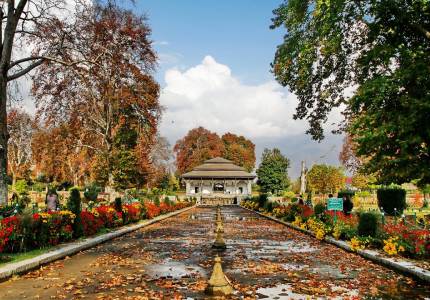 Amritsar–Srinagar–Gulmarg Scenic Trip