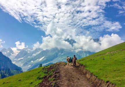 Srinagar – Vishansar & Gadsar Lakes Trek