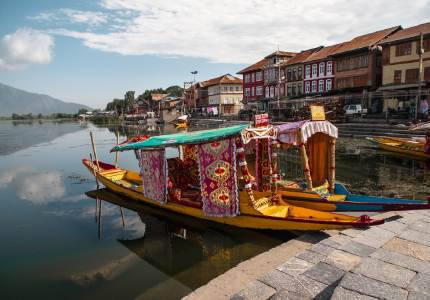 Amritsar–Srinagar–Gulmarg Scenic Trip