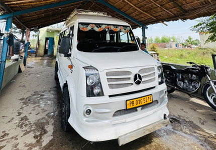 Tempo Traveller (Old)