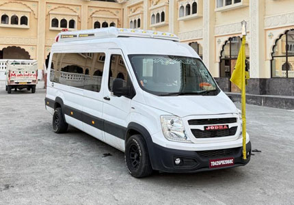 17 Seater Urbania Traveller Rental Service