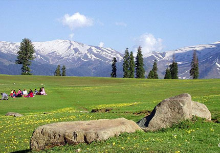 Jammu & Kashmir Beauty Trail: Lakes, Temples & Meadows